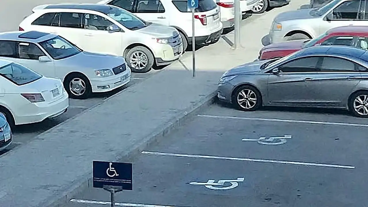 أماكن ذوي الإعاقة.. المرور يضبط 2325 سائقًا لتعديهم على حقوقهم بالوقوف الخاطئ